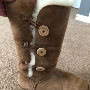 ugg - bailey button triplet boot - chestnut, tall